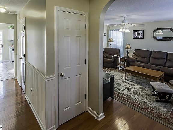 4th image of 26 Brockmore Dr