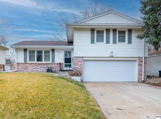 11118 Farnam St, Omaha, NE 68154