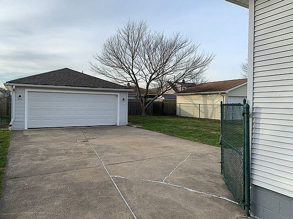 5th image of 6040 Pickway Dr