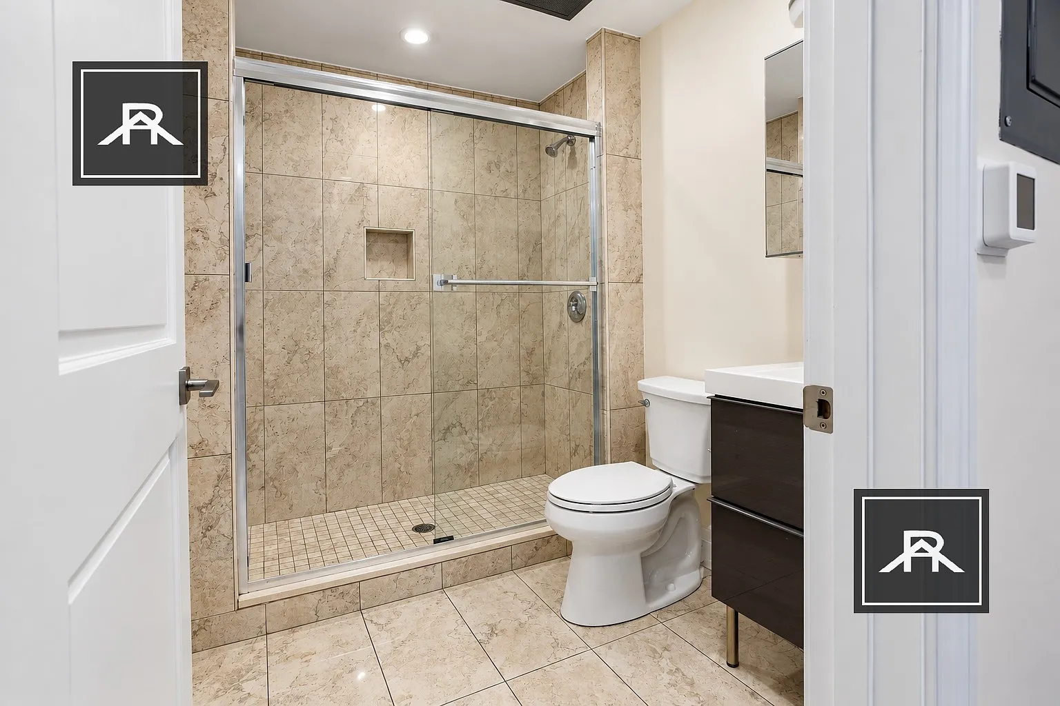 1028 Commonwealth Ave — Photo 2