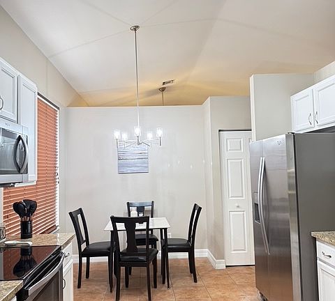 Kitchen eating area