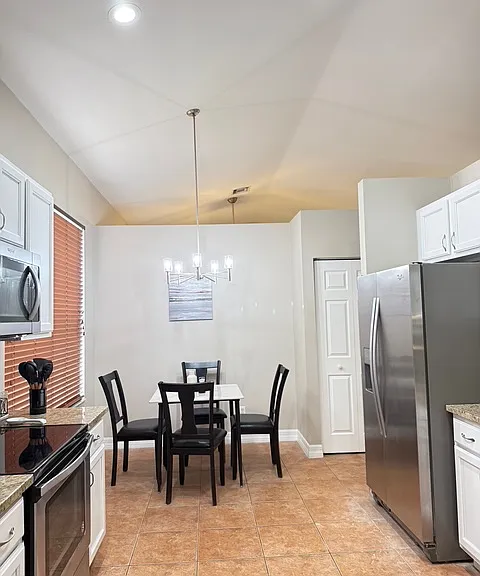 Kitchen eating area