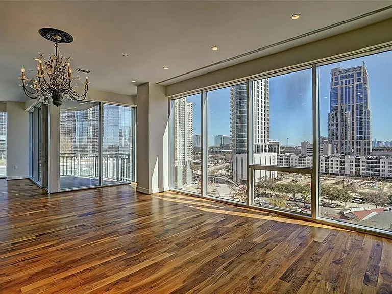 1600 Post Oak Blvd #904 — Photo 1