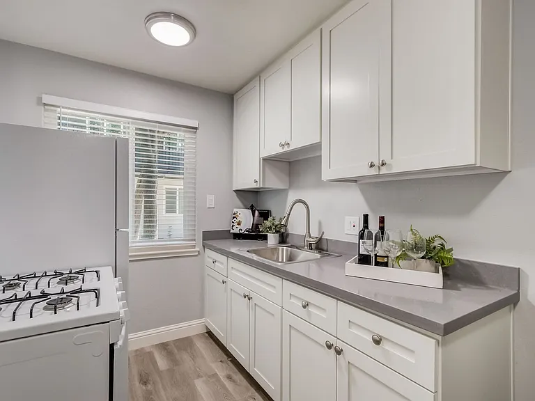 Sunset Crossings Apartments — Photo 21