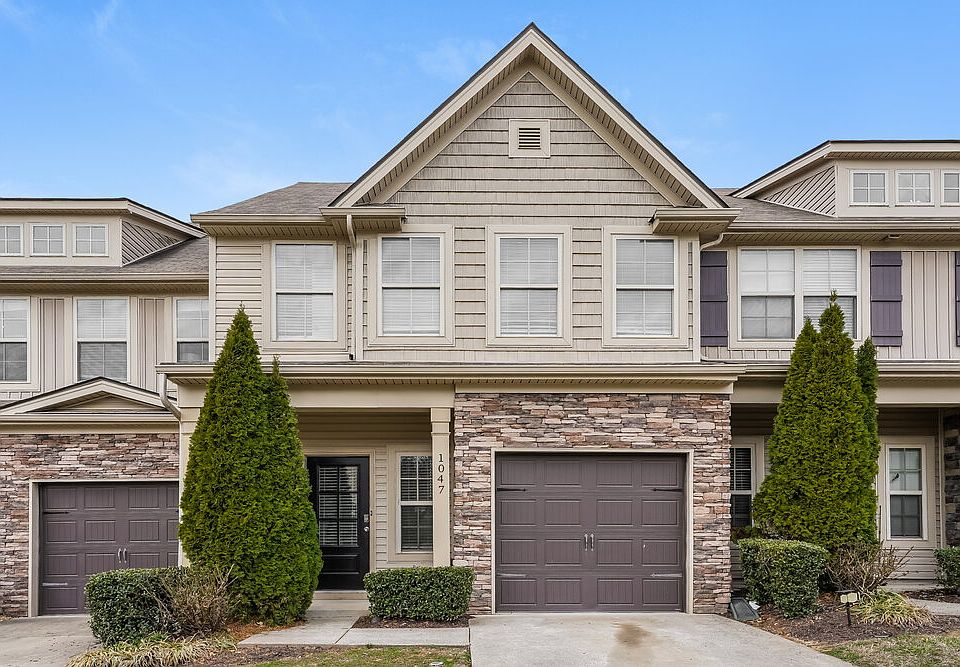 1st image of 1047 Chatsworth Dr