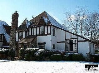 22 Buckingham Rd, Rockville Centre, NY 11570