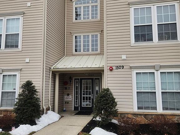 2nd image of 1509 Moore St Unit 202