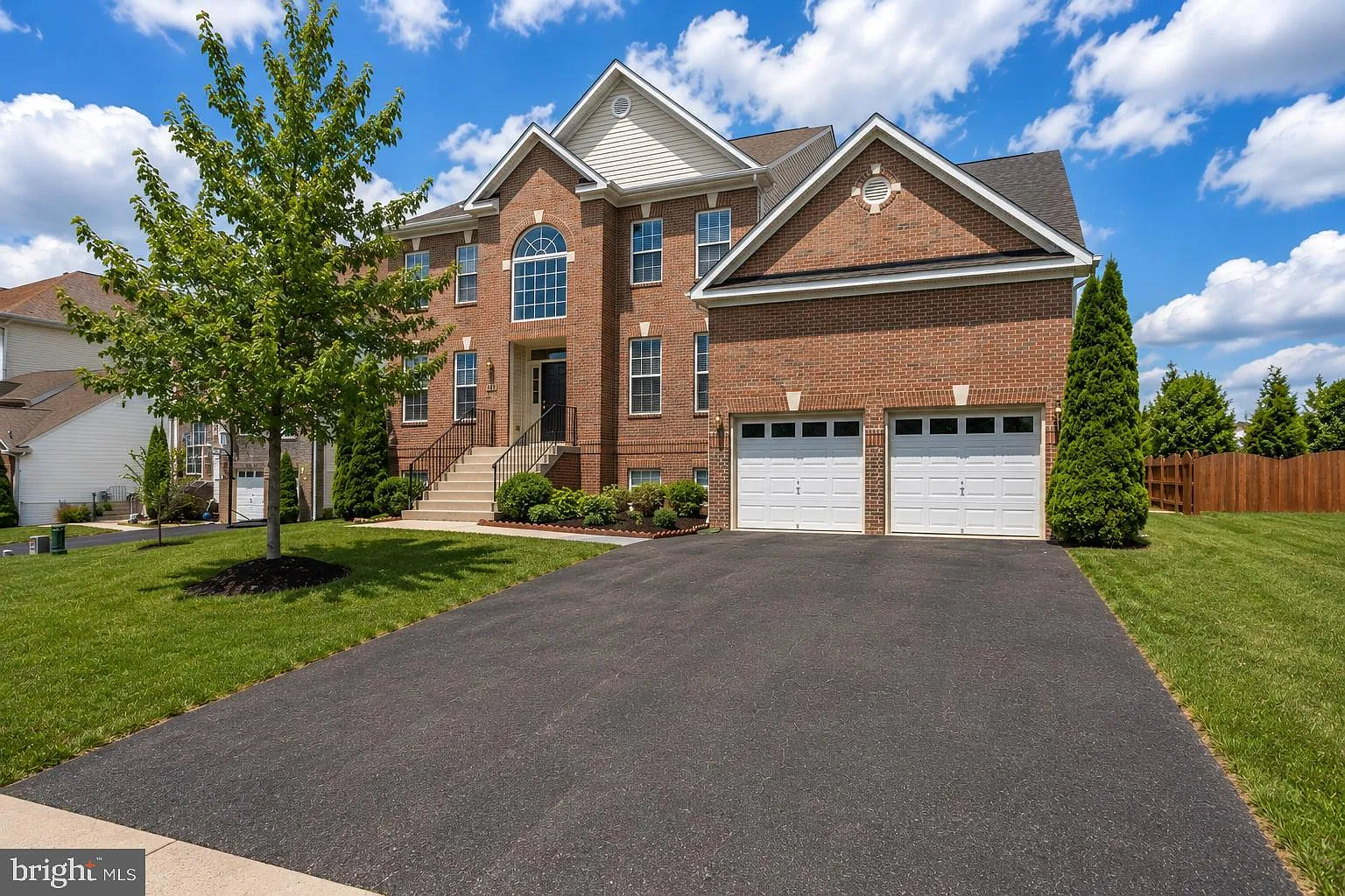6 bed, 5.0 bath, 4884 sqft, $3,600 — Photo 1