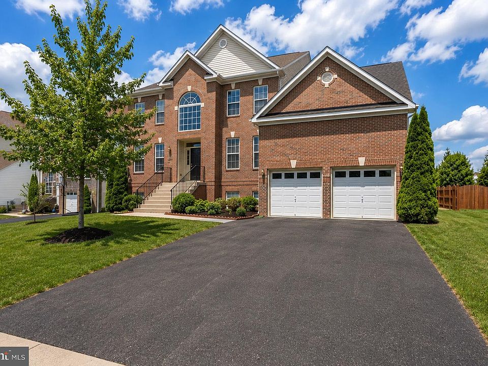1st image of 120 Nassau Dr