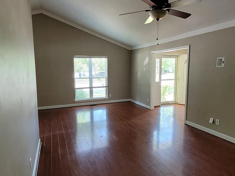 212 Branchwood Dr — Photo 13