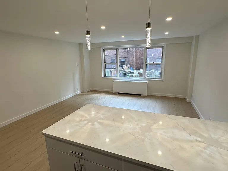 220 E 60th St #3G — Photo 11