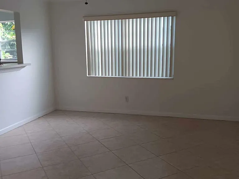 209 Camden E #209 — Photo 9