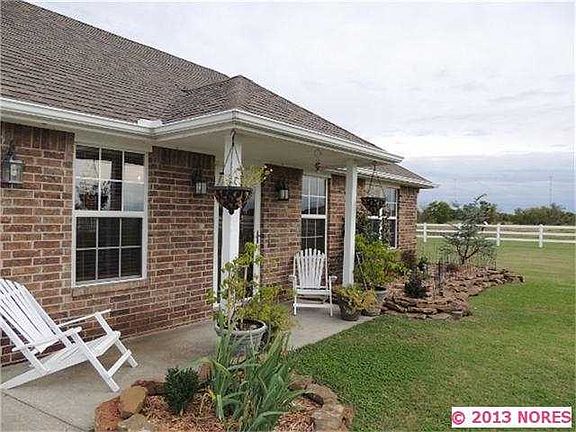 2nd image of 1424 Pebble Dr