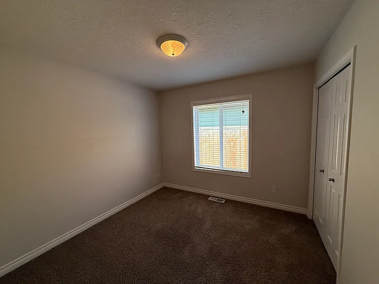 1356 Trent Ave N — Photo 14