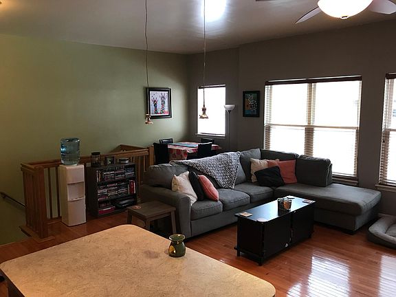 Living room 2 of 3