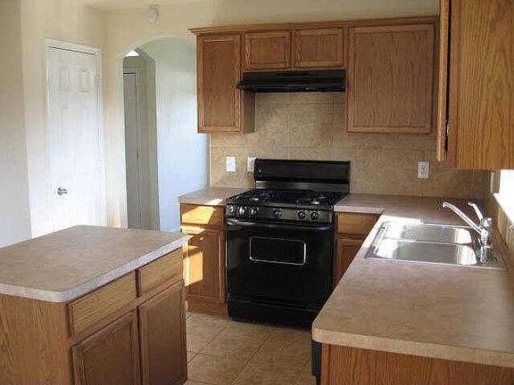 5th image of 317 Sandy Ln