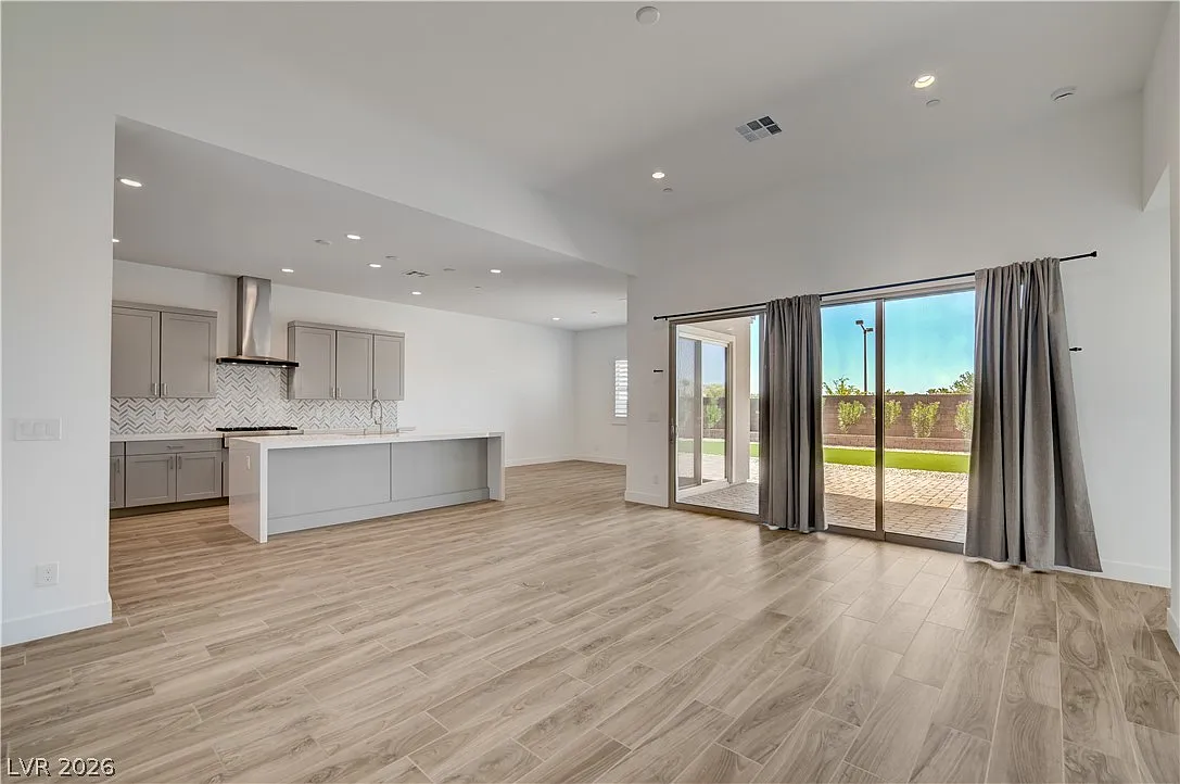 3 bed, 2.5 bath, 2053 sqft, $3,950 — Photo 4