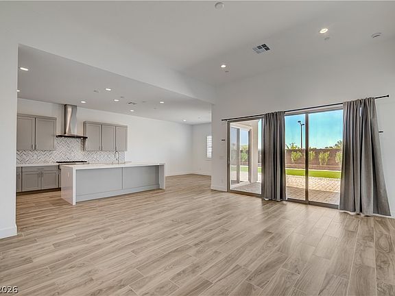 4th image of 11803 Giroma Ave