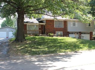 5202 Senior Dr, Saint Joseph, MO 64506