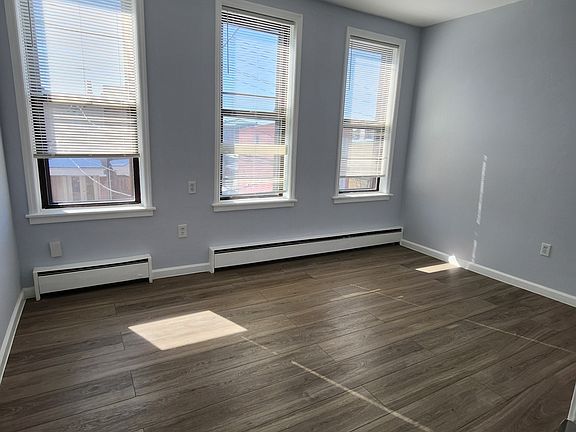 4th image of 1204 13th St #3L
