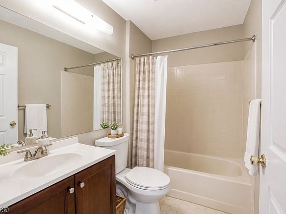 4th image of 107 Rachel Ct