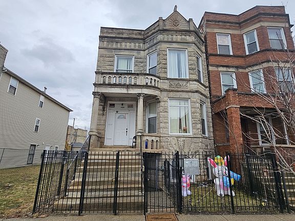 3rd image of 1239 S Avers Ave