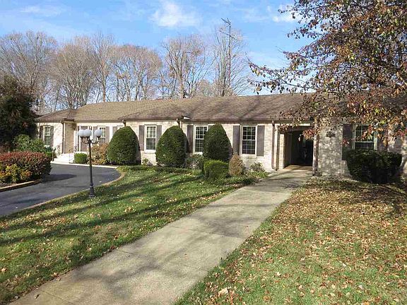 3rd image of 1108 Meadowwood Ln
