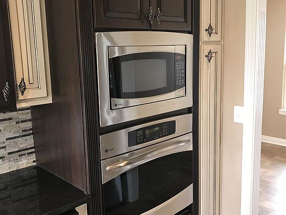 5th image of 4800 S Woodland Dr
