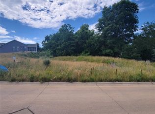 1505 38th St SE, Cedar Rapids, IA 52403