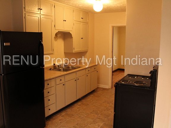 3rd image of 4919 Graceland Ave