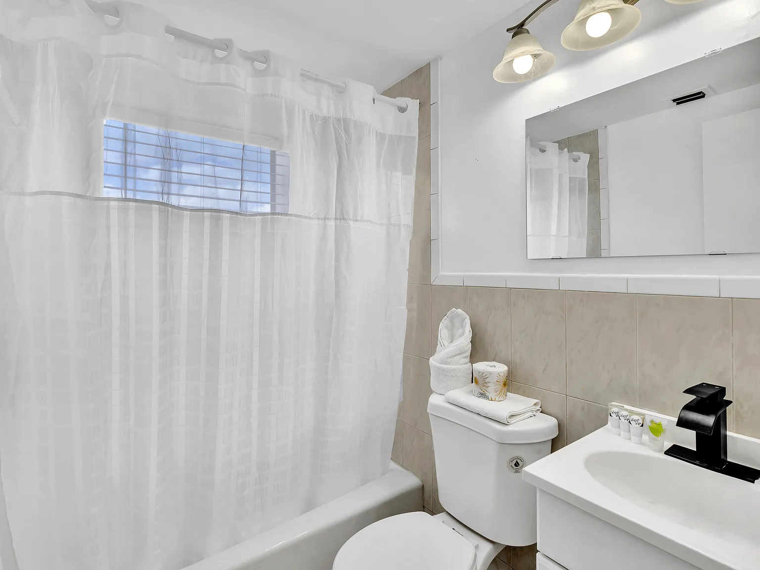 2 bed, 1300 sqft, $2,250 — Photo 3