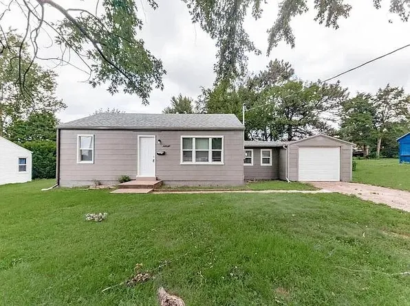 10909 Pear Tree Ln, Saint Ann, MO 63074