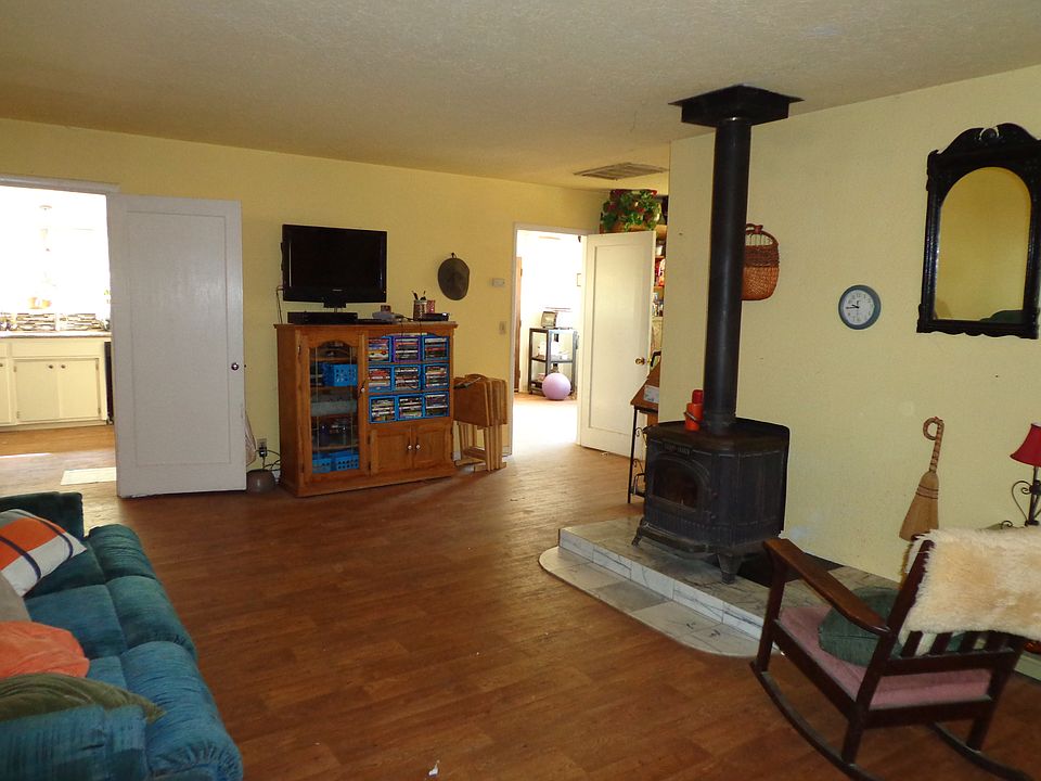 2nd image of 1614 E 27th Ct