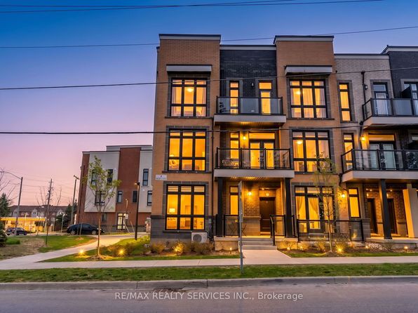 1 Bond Cres #5, Richmond Hill, ON L4E 1J4