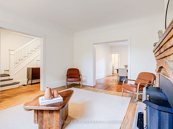 5th image of 32 Thome Cres