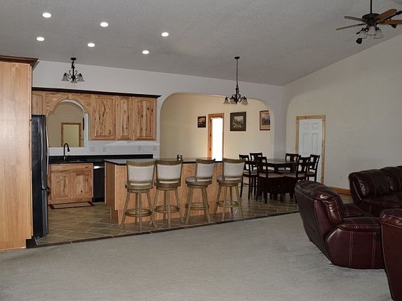 4th image of 400 Sunshine Ln