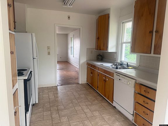 4th image of 518 N Broadway Ave