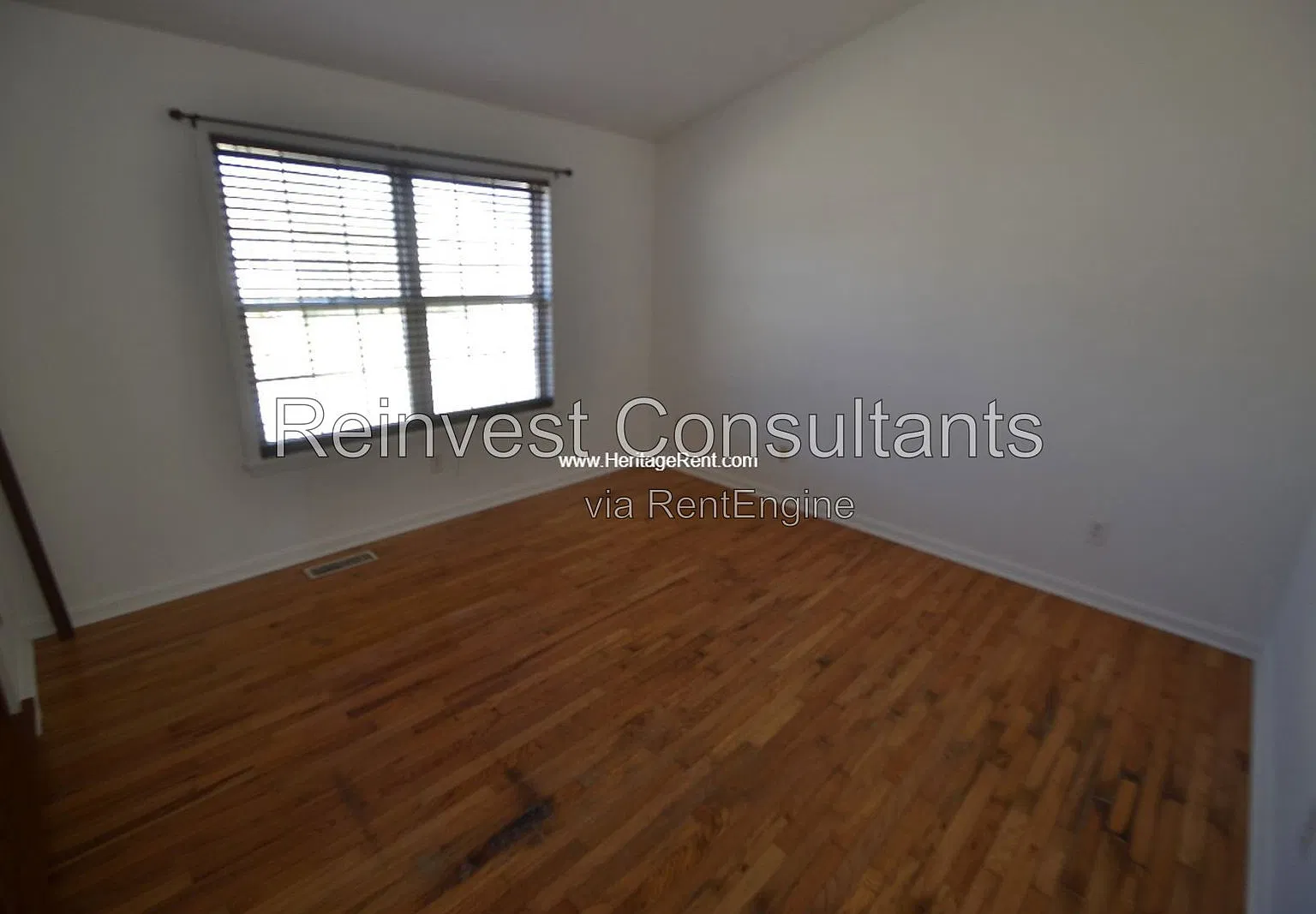 3 bed, 2.5 bath, 1106 sqft, $1,895 — Photo 2