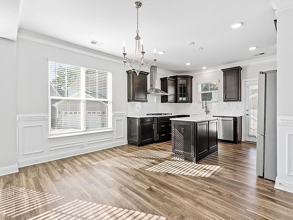 5th image of 314 Carruth St