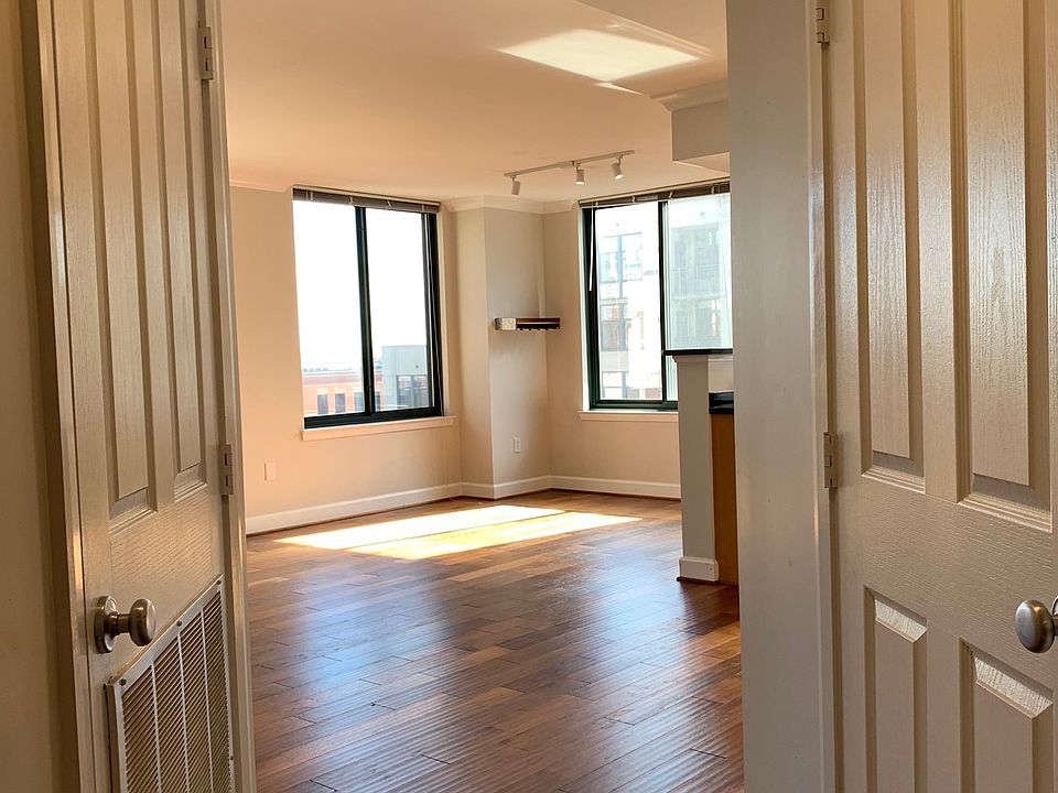 1st image of 1201 N Garfield St APT 605