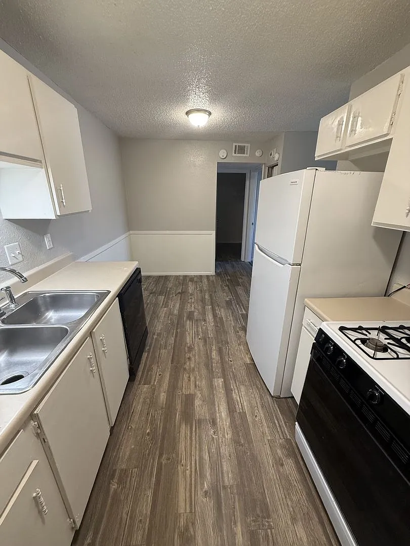 Garden Park Apartments — Photo 1