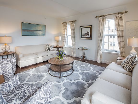 4th image of 10 Byron Pl Unit 521