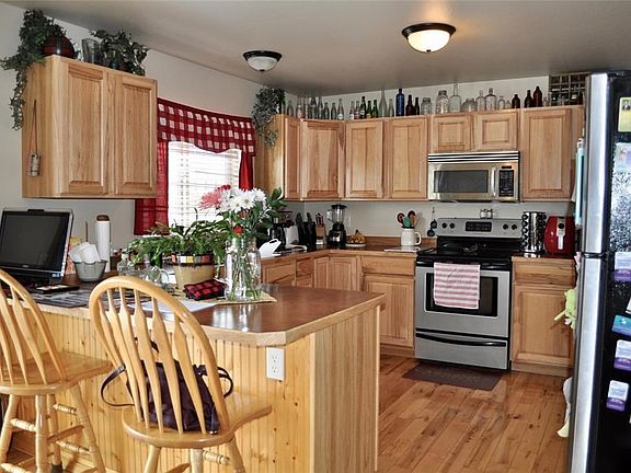3rd image of 222 Jackson Ln