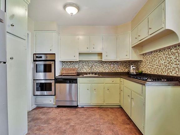 3rd image of 24 Hutton Ave APT 18