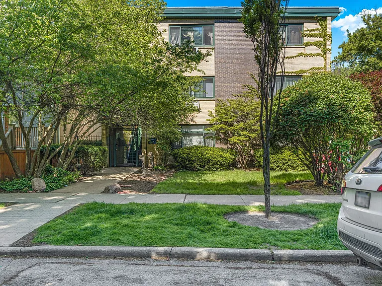 1936 Wesley Ave — Photo 10