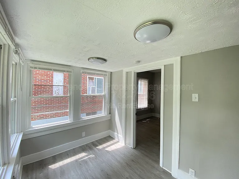 1004 W Fairview Ave — Photo 5