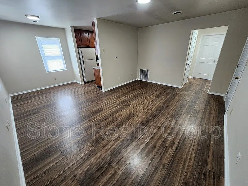 2 bed, 1.0 bath, $775 — Photo 2