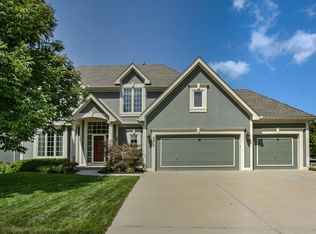 6570 N Nevada Ave, Parkville, MO 64152
