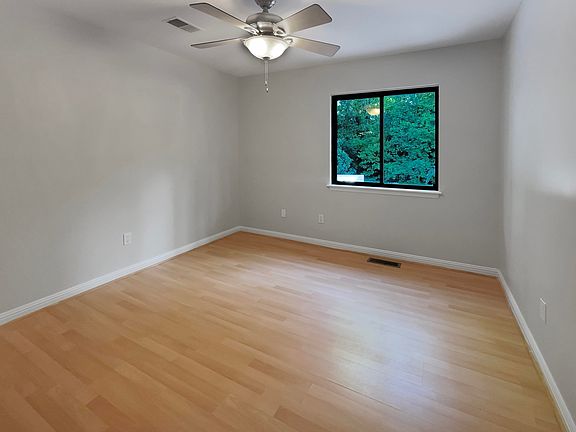 3rd image of 100 Birchwood Dr