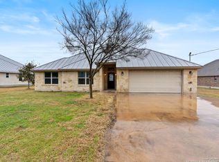822 Chambord Dr, Falls City, TX 78113